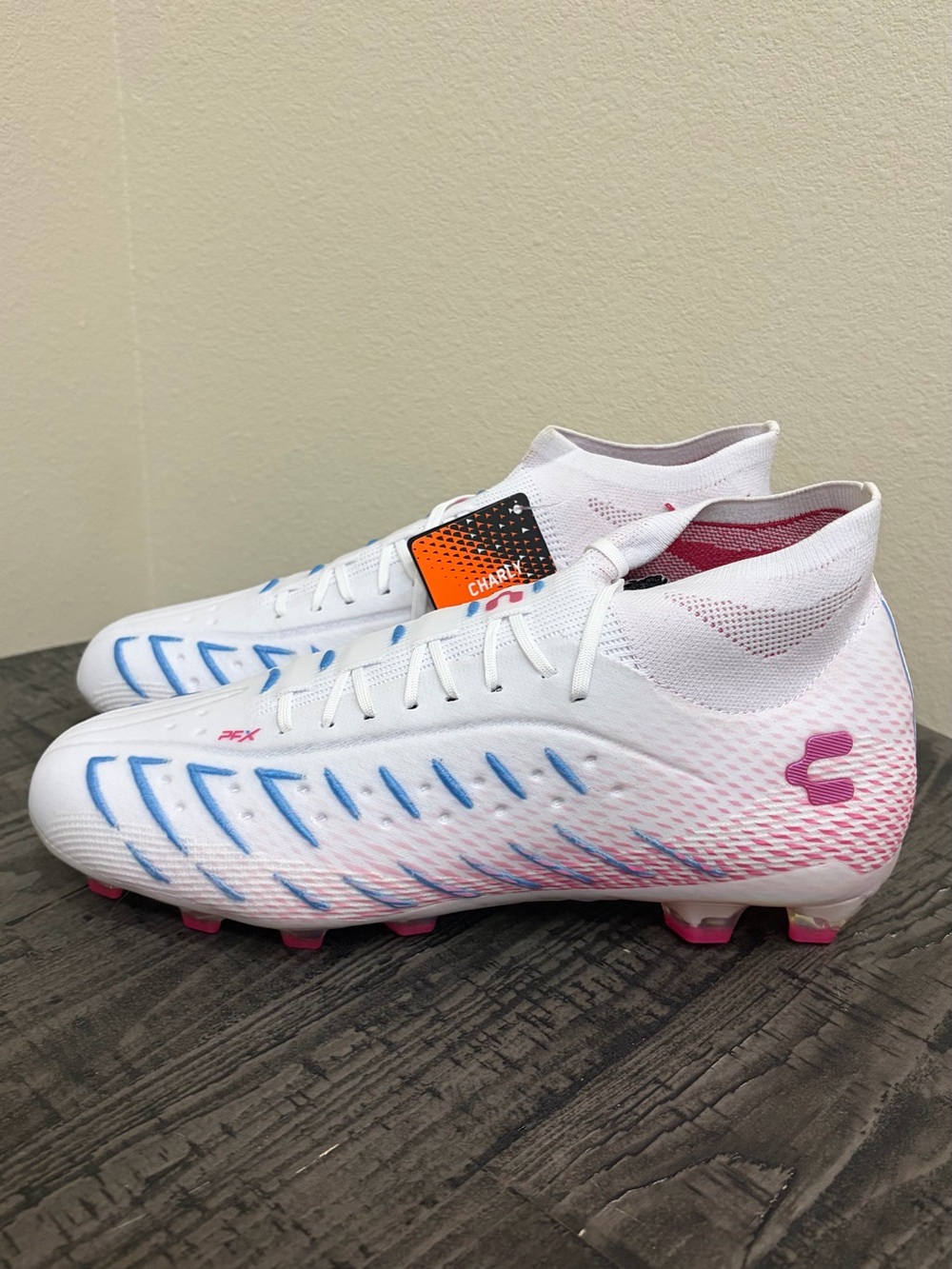 🚨 NEW Charly Men Soccer Cleats 🚨